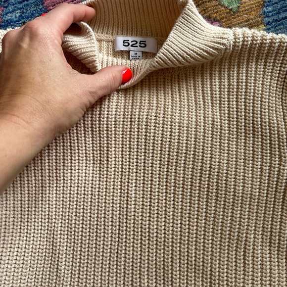 Like New Evereve Puff Sleeve Sweater - M - Picture 2 of 5